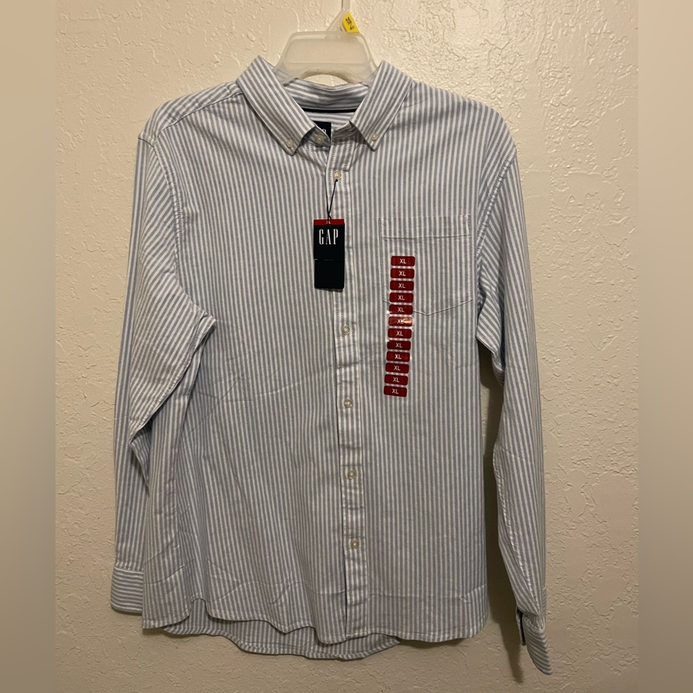 Gap mens button up shirt